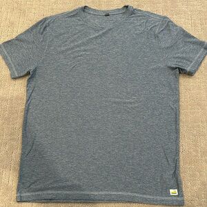 men’s Vuori t shirt - size medium